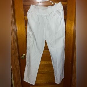 White scrub pants
Petite